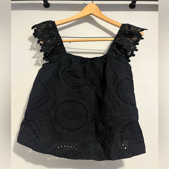 Evereve Tops - Evereve women’s black patterned, dressy tank top. Size XS. Barely worn!